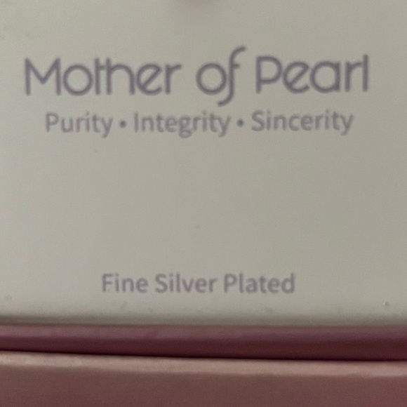 Stone Theory Fine Silver Plated Mother Of Pearl Necklace - Picture 4 of 6